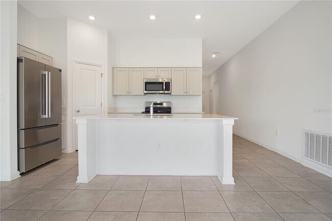 Building Photo - 668 Sand Pne Ln