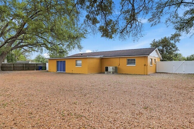 Building Photo - 2327 W Knollwood Pl