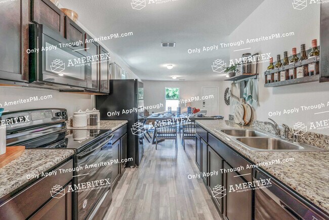 Building Photo - 1110 E Level St