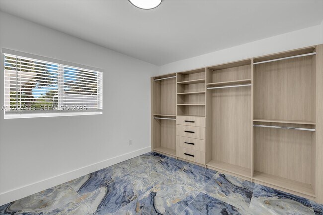 Building Photo - 10350 SW 48th St