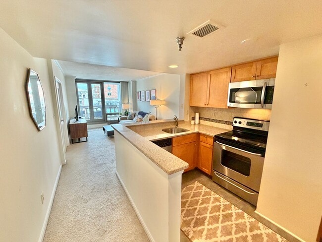 Building Photo - Penn Ave Prominent Neoclassical 1 Bed Condo, w/Balcony, Pool, Gym. - Furnished Option, Parking Op...