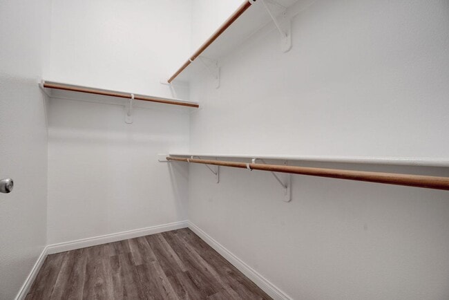 Building Photo - 2305 W Horizon Ridge Pkwy