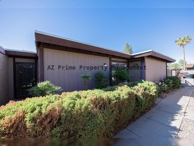 Primary Photo - 900 S Hacienda Dr