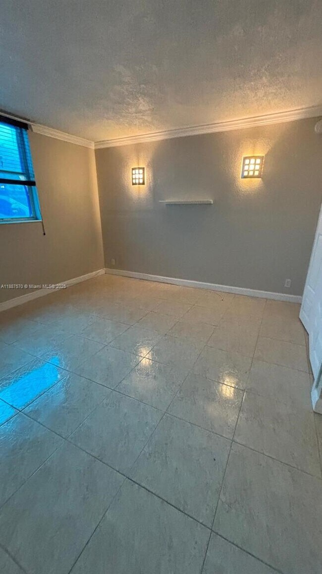 Building Photo - 1913 S Ocean Dr