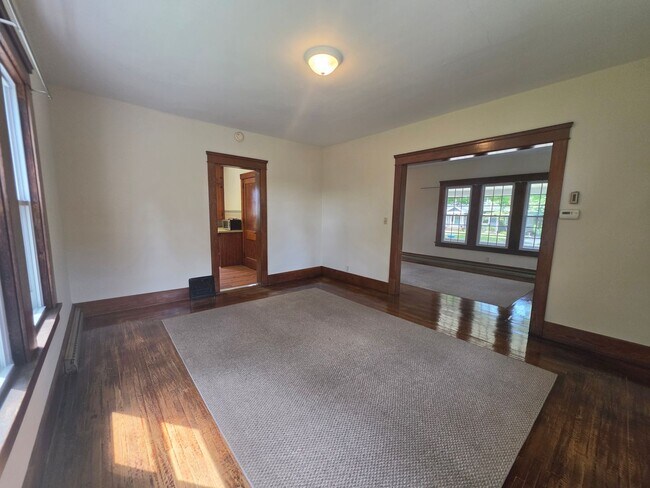 Building Photo - Kent Ohio 2 Bedroom 1.5 Bath 2 Bonus Rooms.