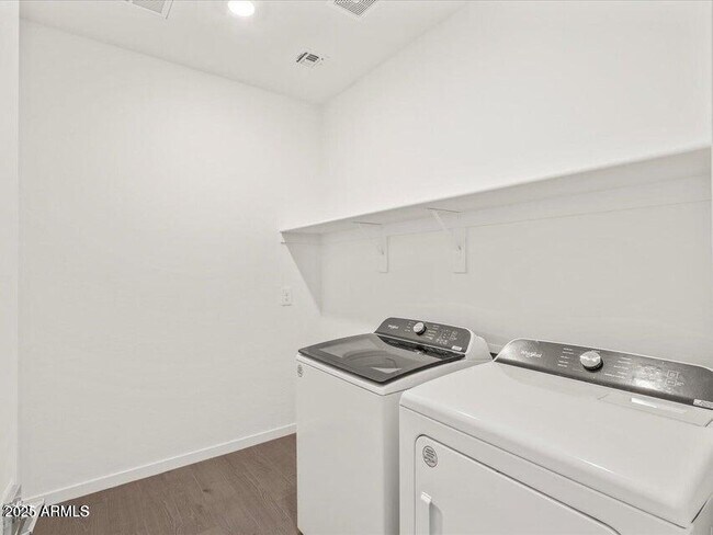 Building Photo - 4211 W Lisa Ln