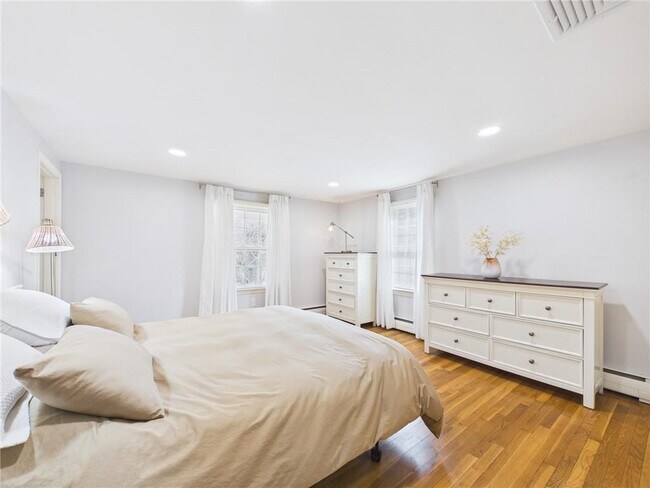 Building Photo - 449 Love Ln