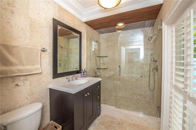 Building Photo - 5645 America Dr