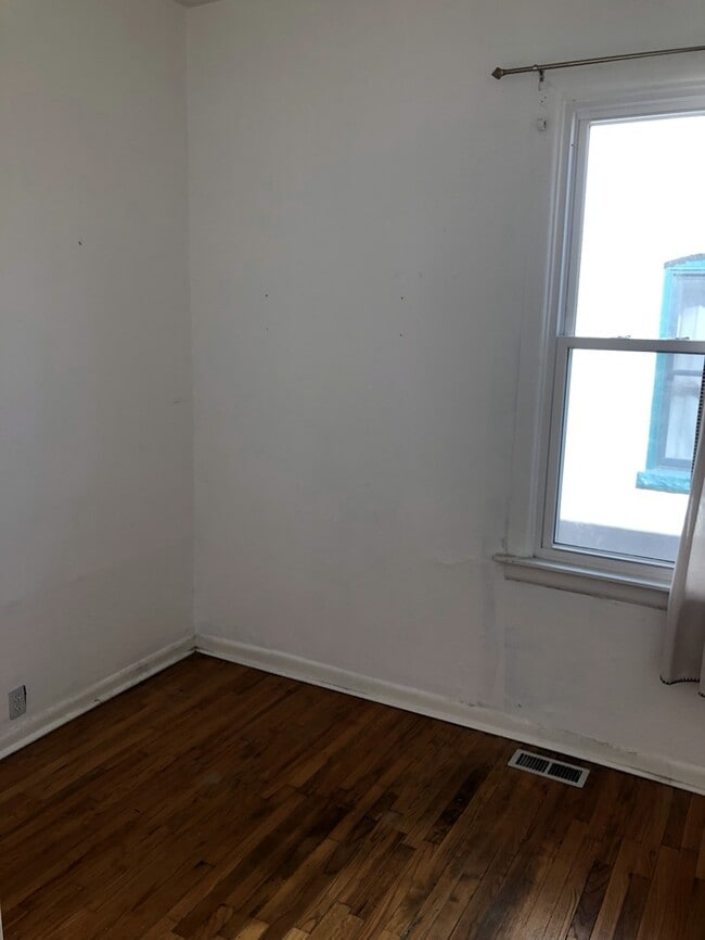 Building Photo - Stunning 2 Bedroom Home in Five Points!