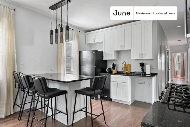 Building Photo - Room in Shared 4 bed/1 bath home