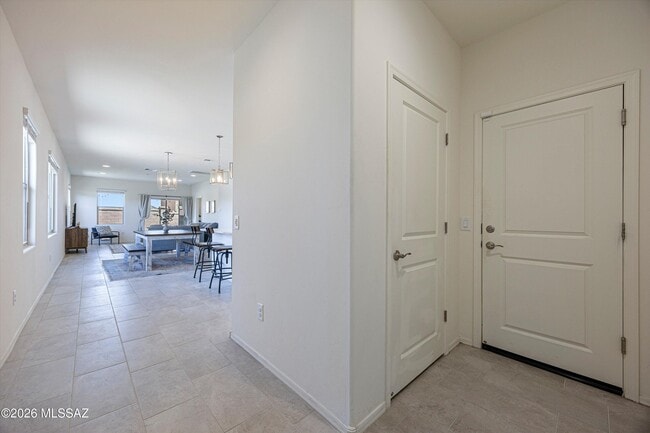 Building Photo - 958 W Calle Las Varitas