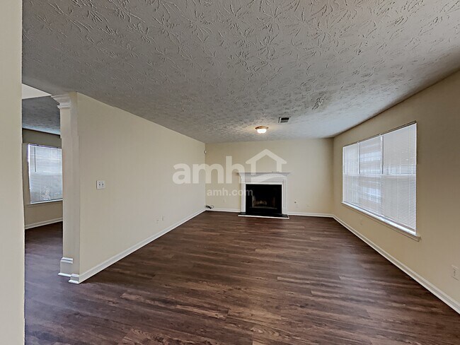 Building Photo - 300 Carriage Lake Ln