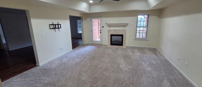 Building Photo - Beautiful Home with a full in law suite in Lewisville