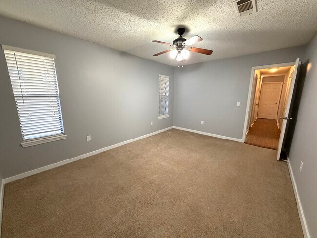 Building Photo - 1020 Mcdale Ln