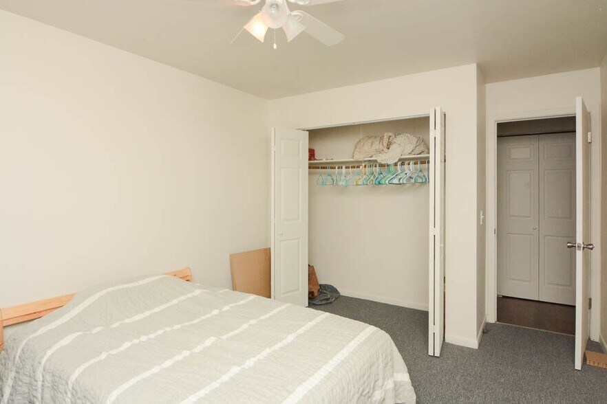 Building Photo - 7319 N Rogers Ave