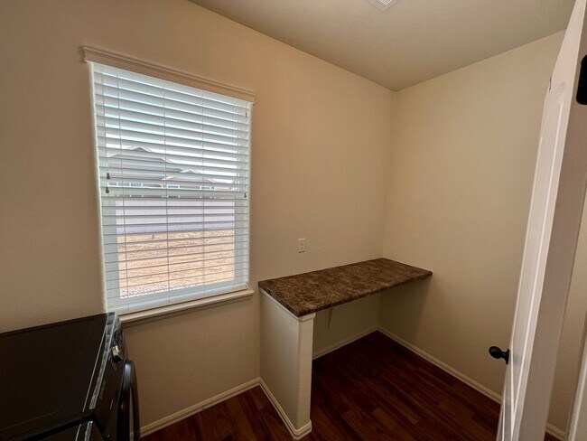 Building Photo - 1110 Tur St