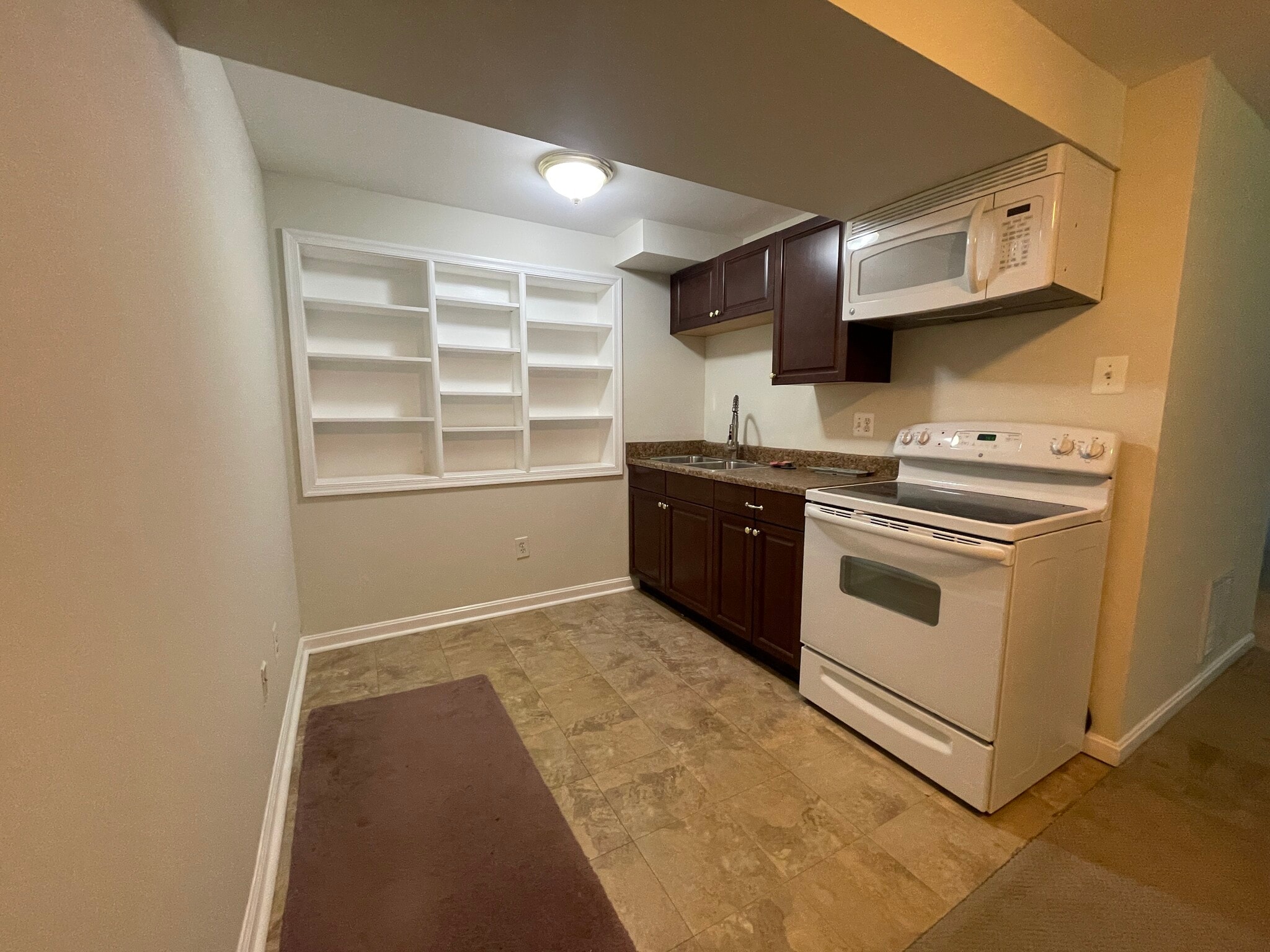 private kitchen - 249 Amberleigh Dr