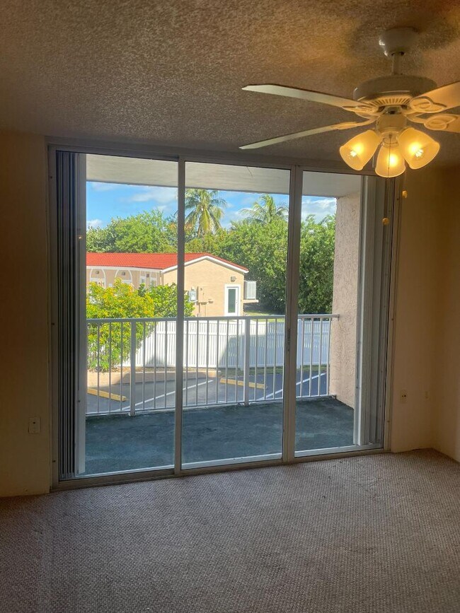 Building Photo - 3930 S Roosevelt Blvd