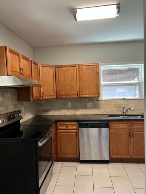 Building Photo - 5806 Ridge Ave