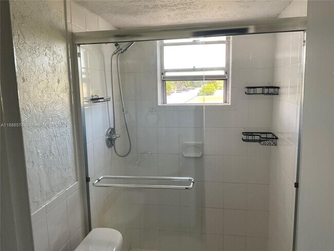 Building Photo - 2775 Taft St