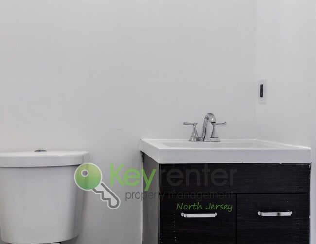 Building Photo - Modern 3-Level Townhome with River Views in Wallington