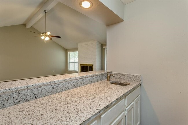 Building Photo - 2715 Colony Dr