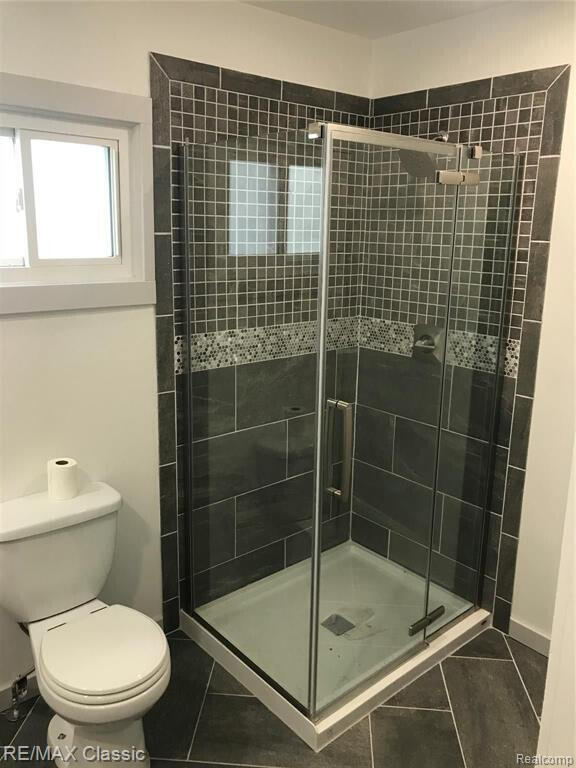 Building Photo - 381 E Shore Dr