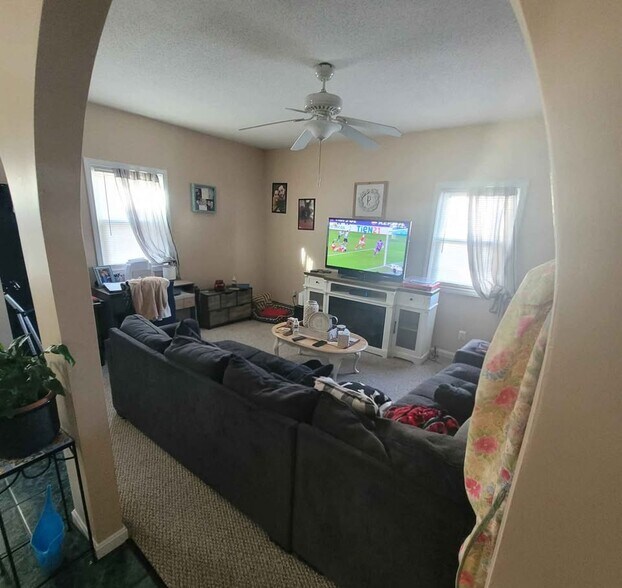 Building Photo - 388 Bradford Ave