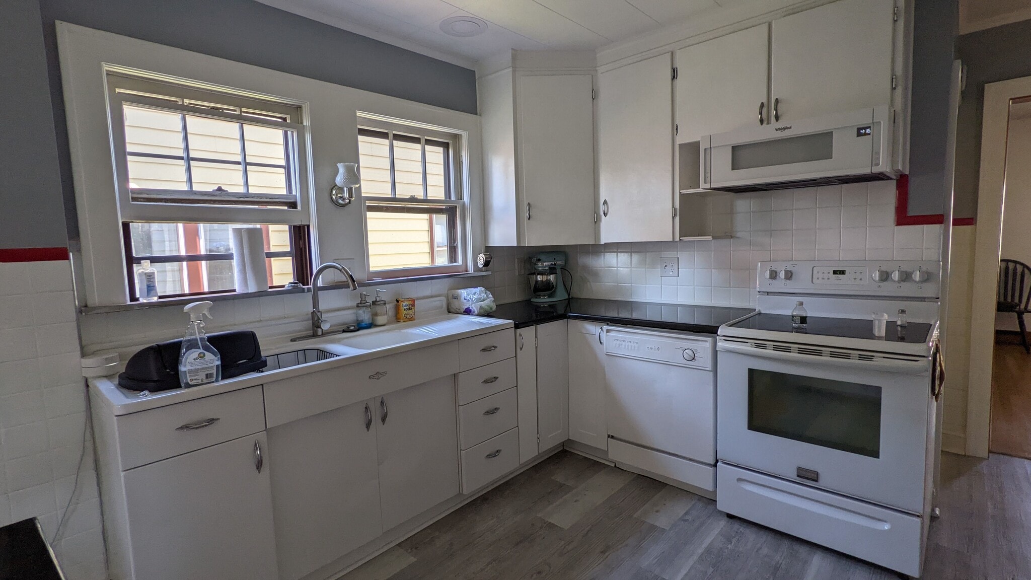 Kitchen - 82 Martin Ave