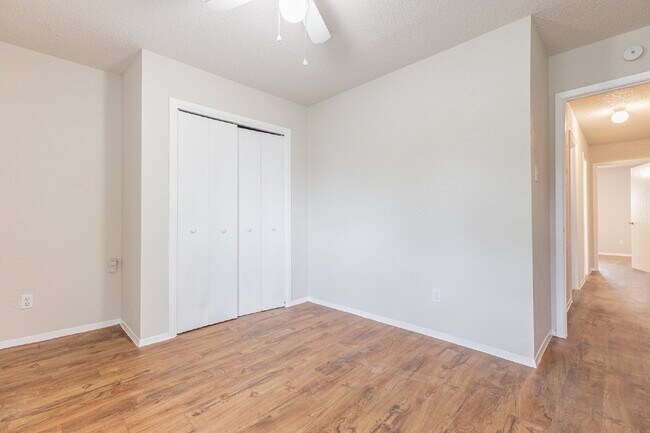Building Photo - 323 W William Cannon Dr