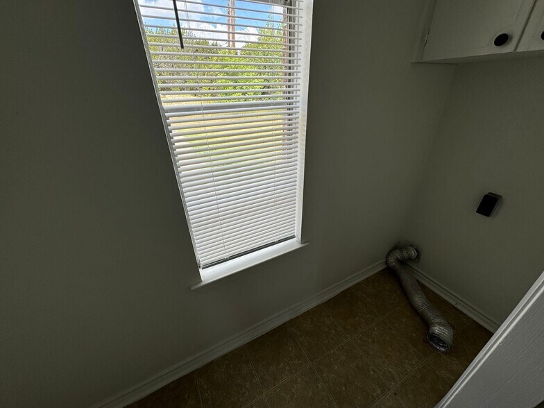 Building Photo - 917 N 7th St