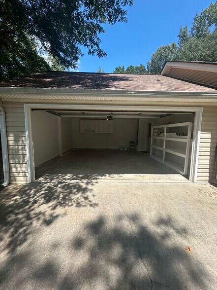 Building Photo - 180 McIntosh Estates Dr