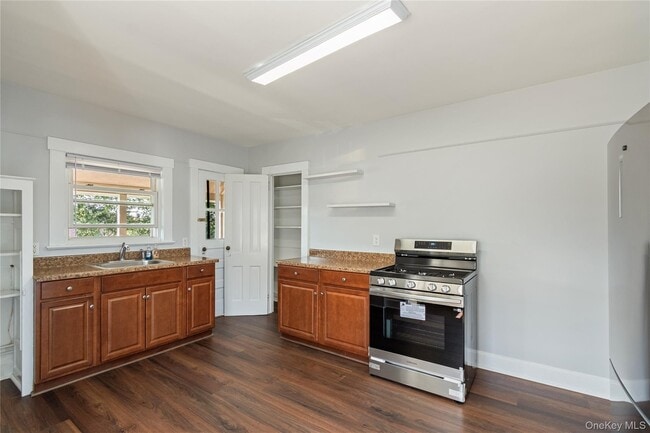 Building Photo - 26 S Bayles Ave