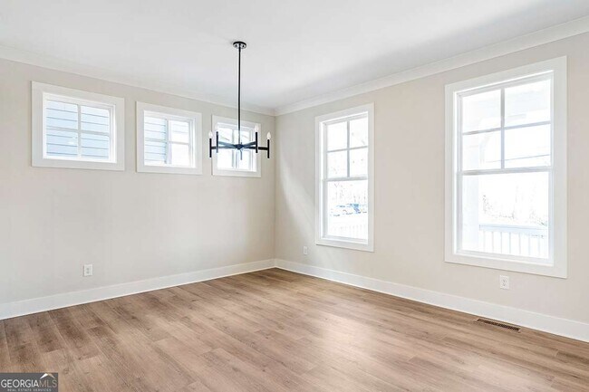 Building Photo - 152 Palm St