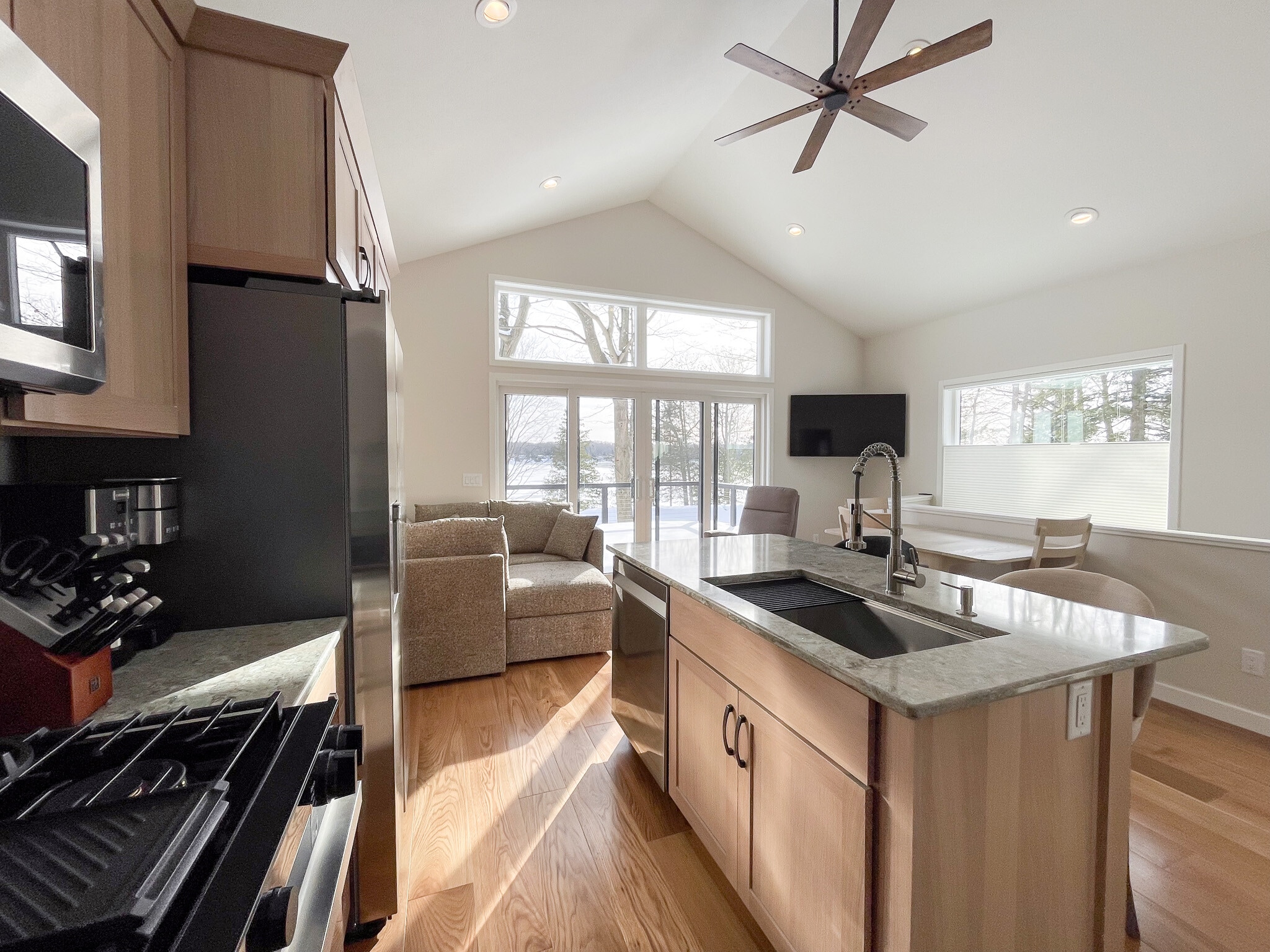 Building Photo - 8073 Outer Dr S