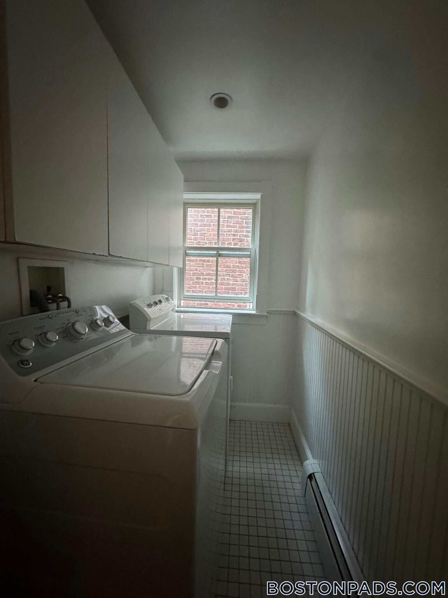 Building Photo - 151 Highland St