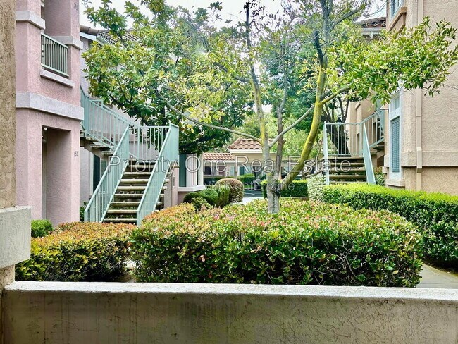 Building Photo - 10766 Sabre Hill Dr