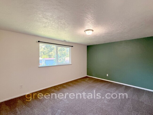 Building Photo - 3BD/1.5BA in Desired West Olympia Location