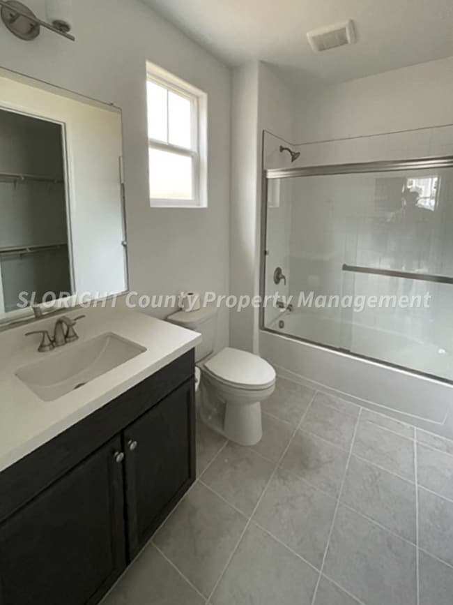 Building Photo - 1039 Forest St