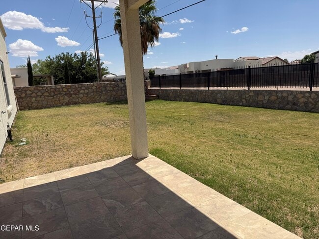 Building Photo - 5601 Valley Maple Dr