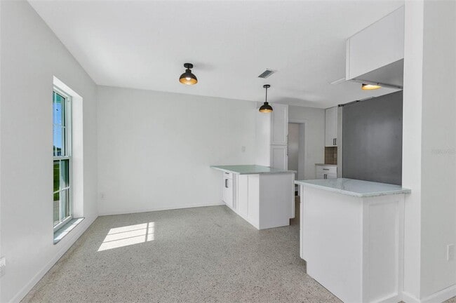 Building Photo - 1611 Sheehan Blvd