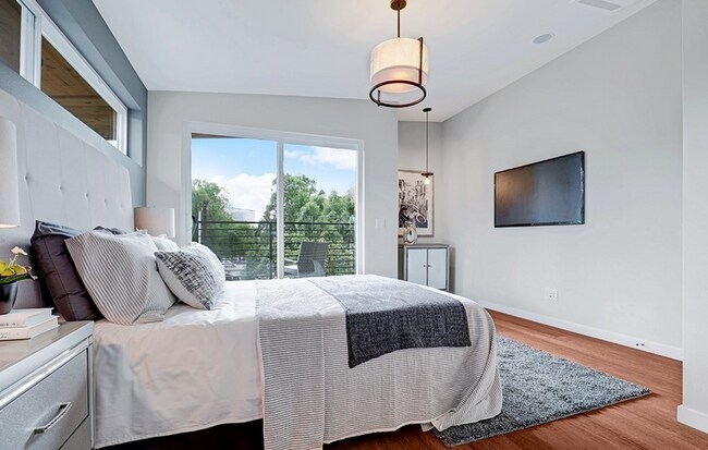 Building Photo - Capitol Hill 2 Bed 1.5 Bath Stunner Available!