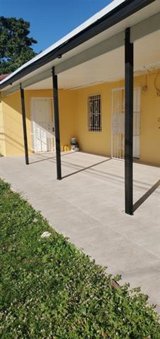 Building Photo - 930 NE 160th St