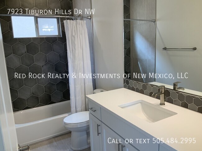 Building Photo - 7923 Tiburon Hills Drive NW