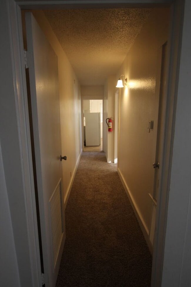 Building Photo - Available Now! Adorable 1 bedroom 1 bath a...