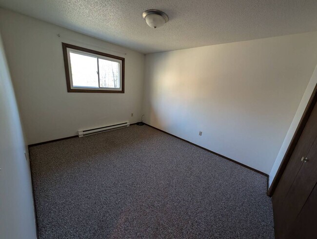 Building Photo - 877 Loon Lake Rd
