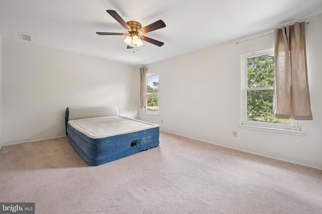 Building Photo - 5806 Red Haven Dr