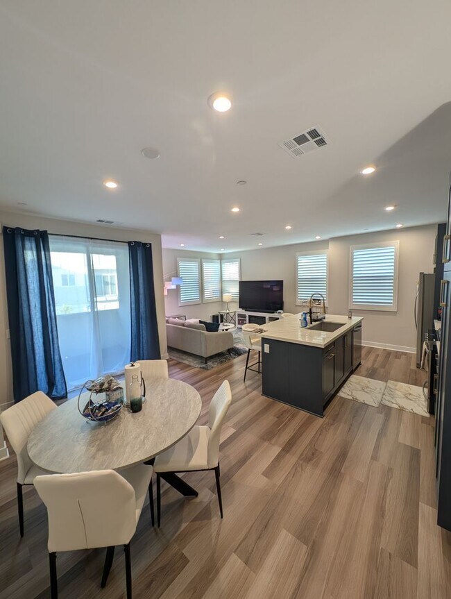 Building Photo - 1202 W Cara Dr