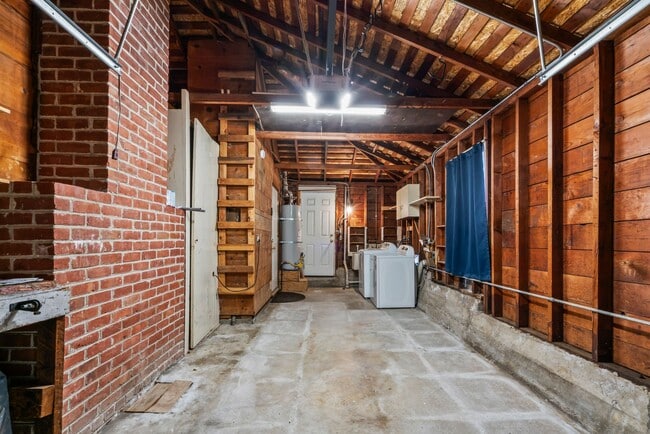 Building Photo - 135 Anza Way