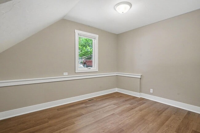 Building Photo - 132 Scotts Dr
